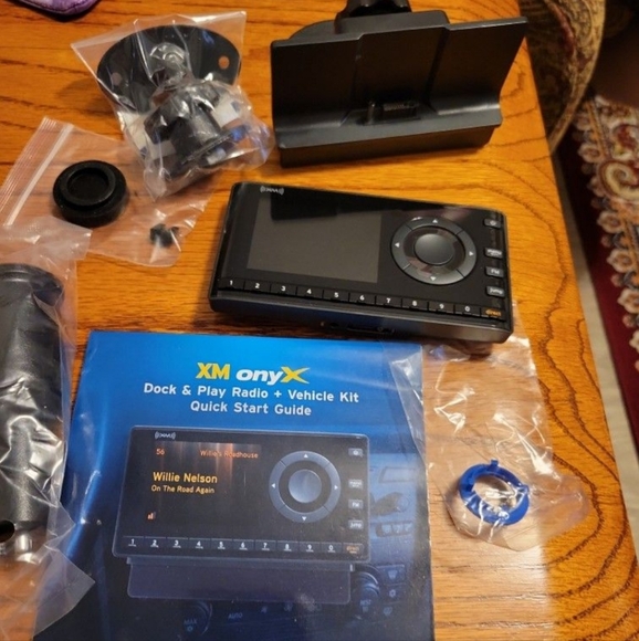 Radio for car - Picture 2 of 2